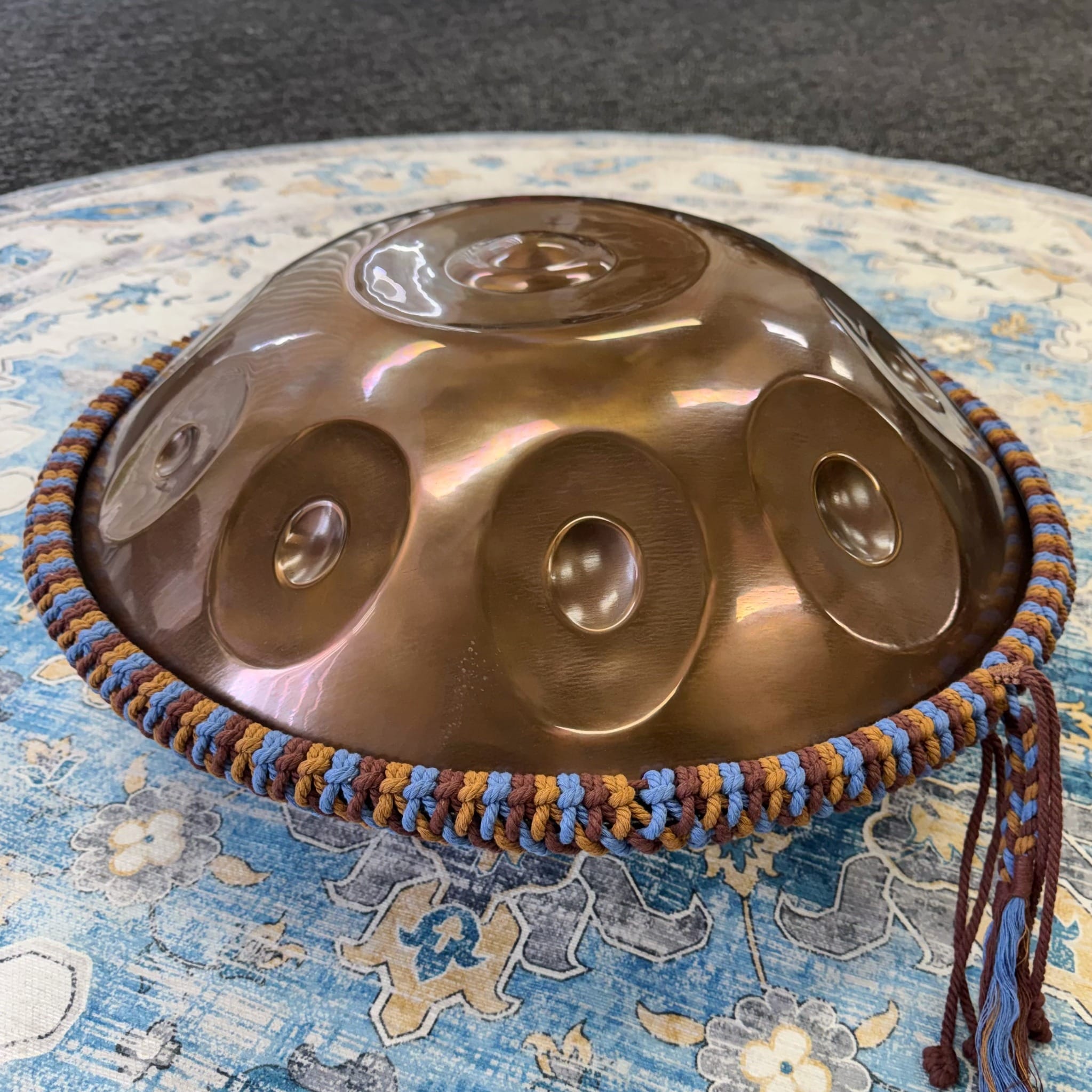 Side view of River adjustable handwoven rim braid fitted to a handpan
