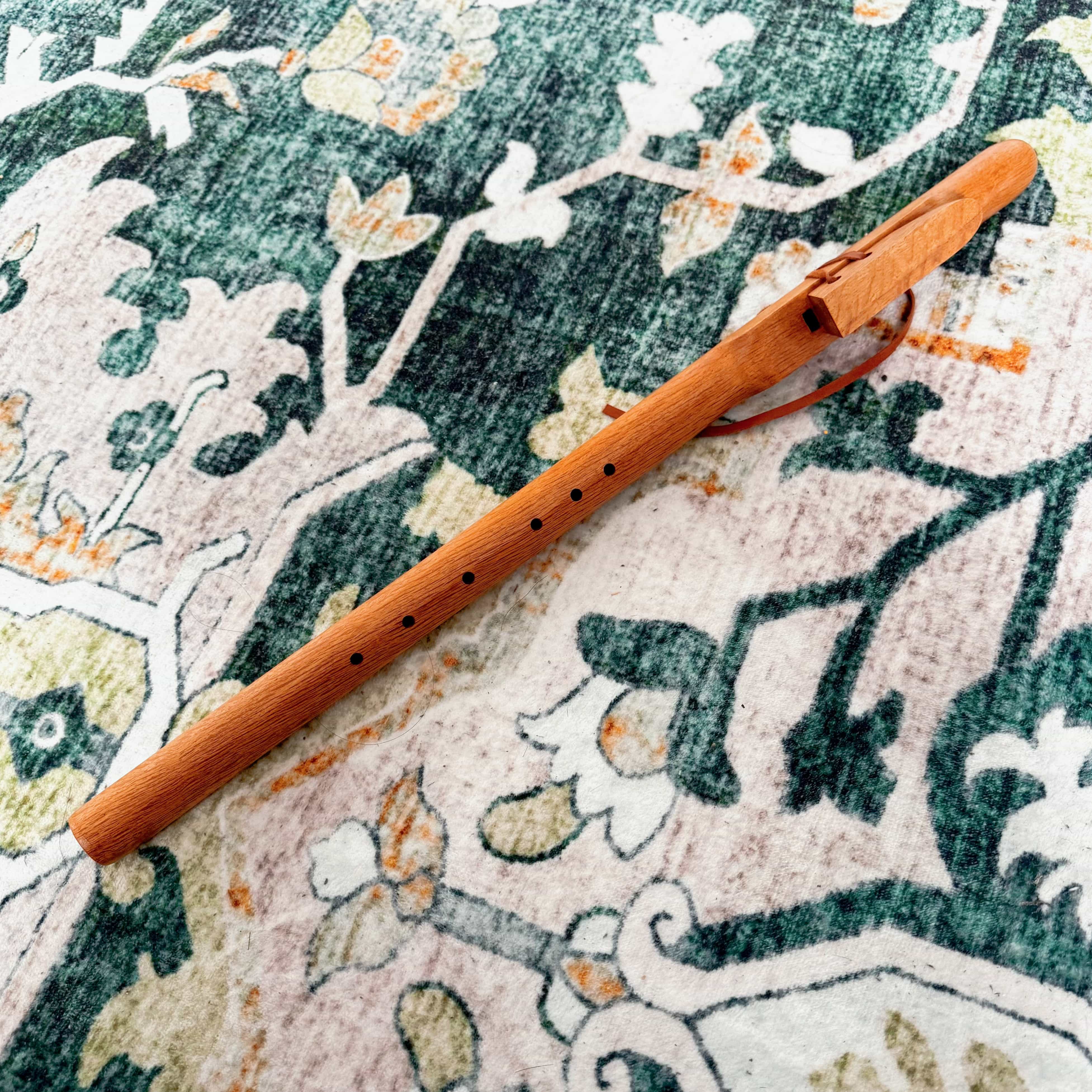 Native American Style Flute Walnut / Sheoak 53cm