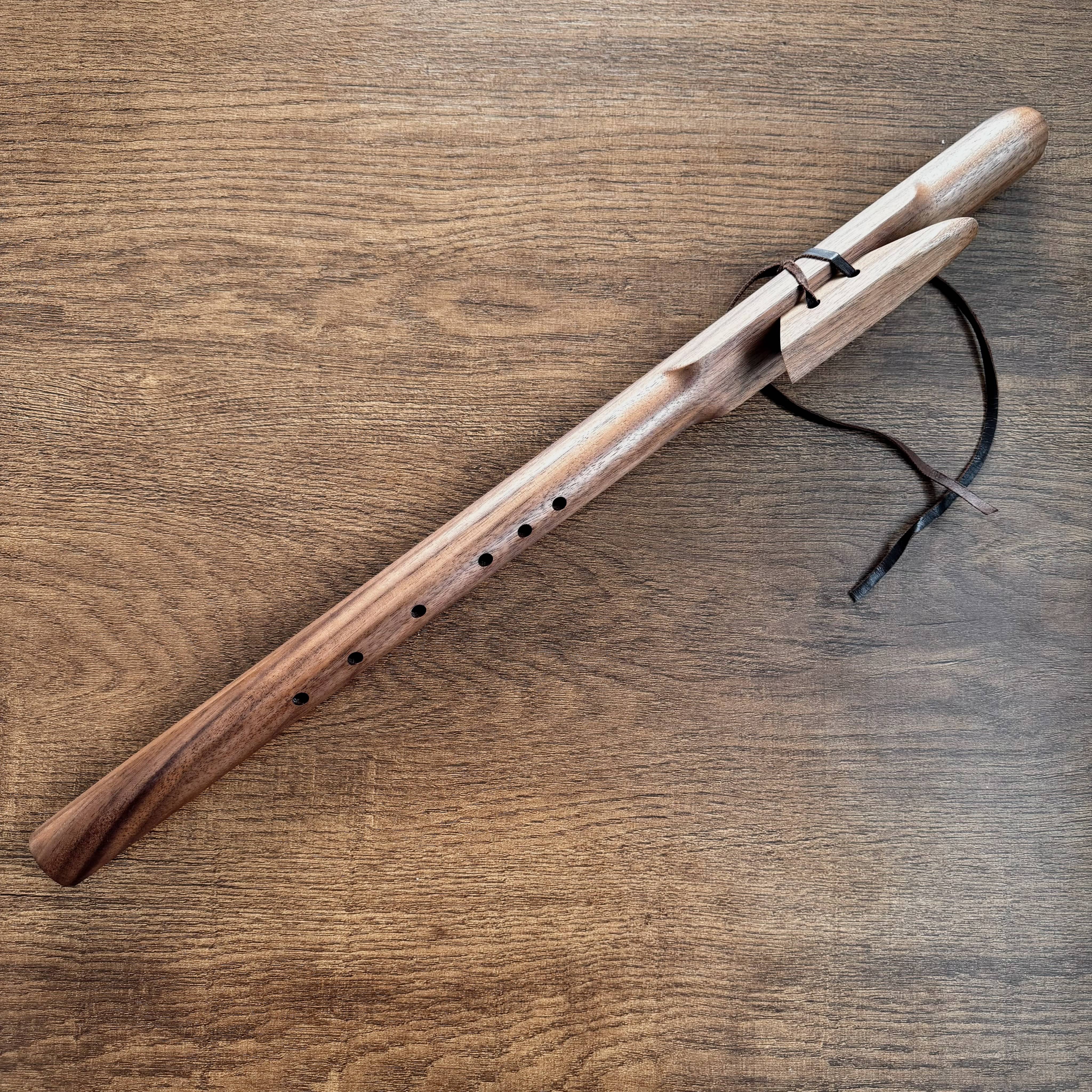 Native American Style Flute Walnut / Sheoak 53cm