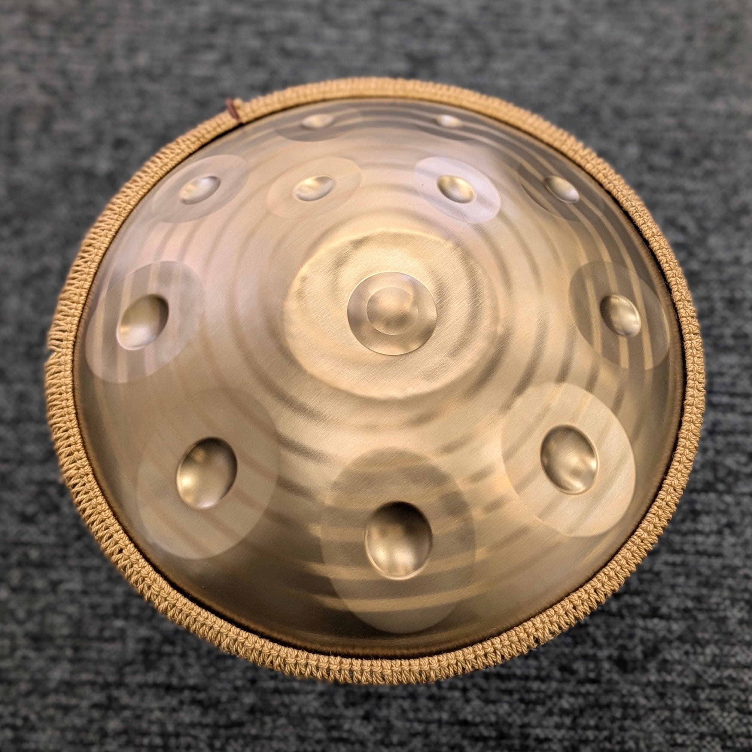 Buy beginner handpan in Australia – 55 cm 12-note D Kurd handpan, 432 Hz tuning, ideal beginner handpan for meditation, music therapy, acoustic performance, and creative expression.
