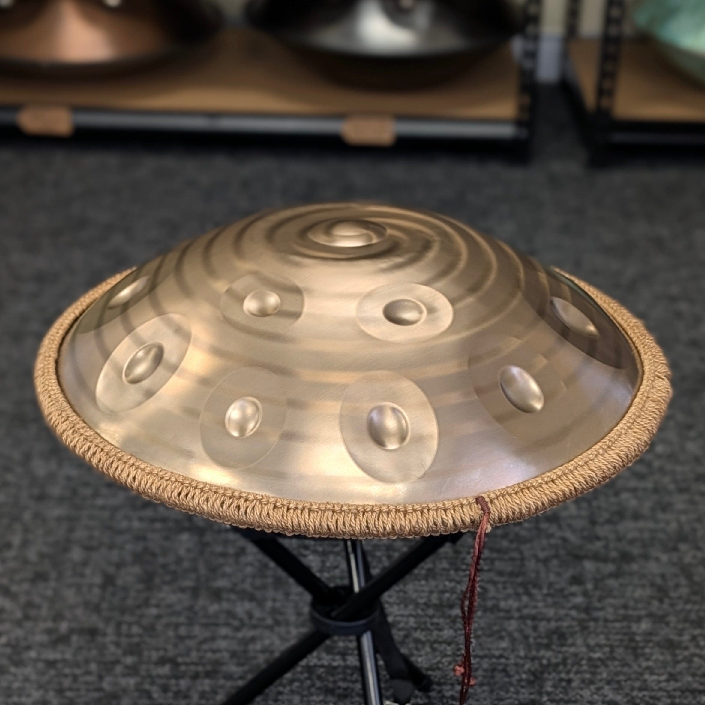 Buy beginner handpan in Australia – 55 cm 12-note D Kurd handpan, 432 Hz tuning, ideal beginner handpan for meditation, music therapy, acoustic performance, and creative expression.
